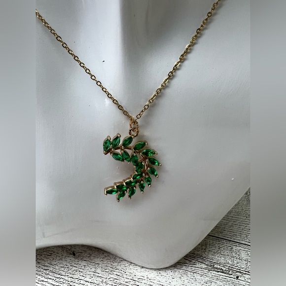 Elegant Cubic Zirconia Leaf Pendant Necklace - Classic Stylish  Leaf Necklace - Picture 8 of 10